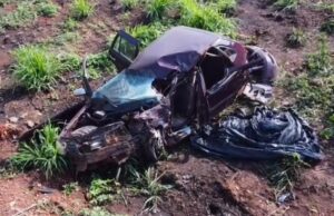 Idoso morre e mais pessoas ficam feridas em acidente na BR-010 Carro envolvido no acidente na BR-010, em Estreito