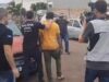 Maranhense é preso por matar mãe e três filhas no Mato Grosso O criminoso maranhense preso é o homem de camisa amarela na imagem