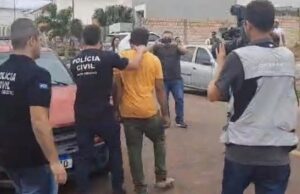 Maranhense é preso por matar mãe e três filhas no Mato Grosso O criminoso maranhense preso é o homem de camisa amarela na imagem