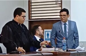 Segue julgamento do homem que matou a ex, uma funcionária dela e feriu mais uma mulher Na imagem, os representantes do Ministério Público