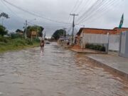 Chuva deixa estragos em Imperatriz nesta segunda-feira (18) Avenida São Sebastião alagada nesta segunda-feira (18)