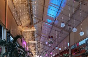 Comércio de Imperatriz segue em horário especial de funcionamento Calçadão de Imperatriz decorado para o período especial de Natal