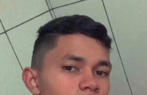 Jovem é morto após ser baleado por PM em perseguição policial por causa de manobra de moto