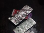 Automedicação pode piorar casos de dengue, alerta especialista