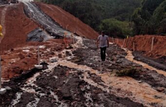 Trabalho não deu certo: pista improvisada não resiste às chuvas e trânsito está interrompido na BR 222