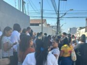 Servidores da educação cobram pagamento de salários em Imperatriz